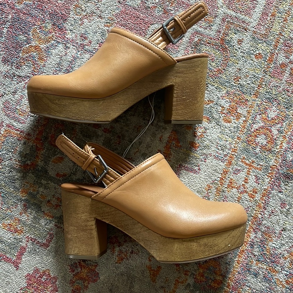 Universal Threads clog heals size 8